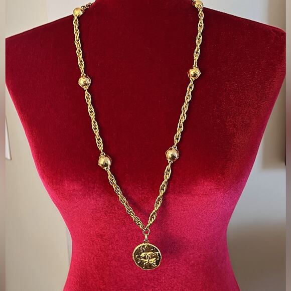 CHANEL Gold plated CC LOGOS Round Vintage Chain Elegant Necklace Pendant - Picture 9 of 12
